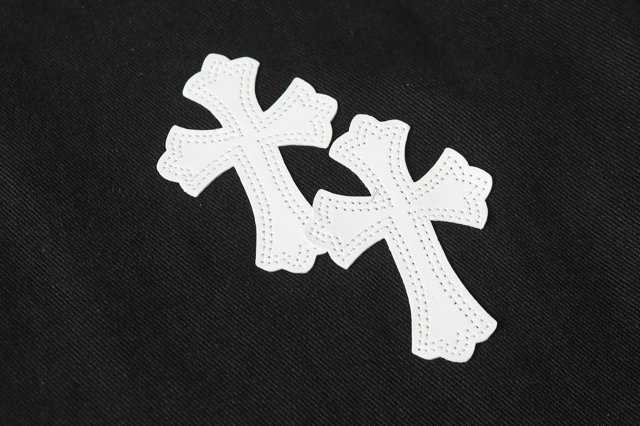 P260 Cross-border model, please do not place an order if you are pursuing quality - Chrome Hearts/Chrome Hearts Cross ✝️Pink embroidered washed jeans, trousers and casual pants - High weight, high density and high quality. The wool is soft, delicate and skin-friendly. It feels soft and silky. It has excellent warmth and skin-friendly properties - Custom-woven and dyed, no color difference. No matter the fabric or workmanship details, it beats the ordinary version on the market - Hardware zipper accessories are all customized, full of details -Colour: washed black -Size: 28 30 32 34 36
